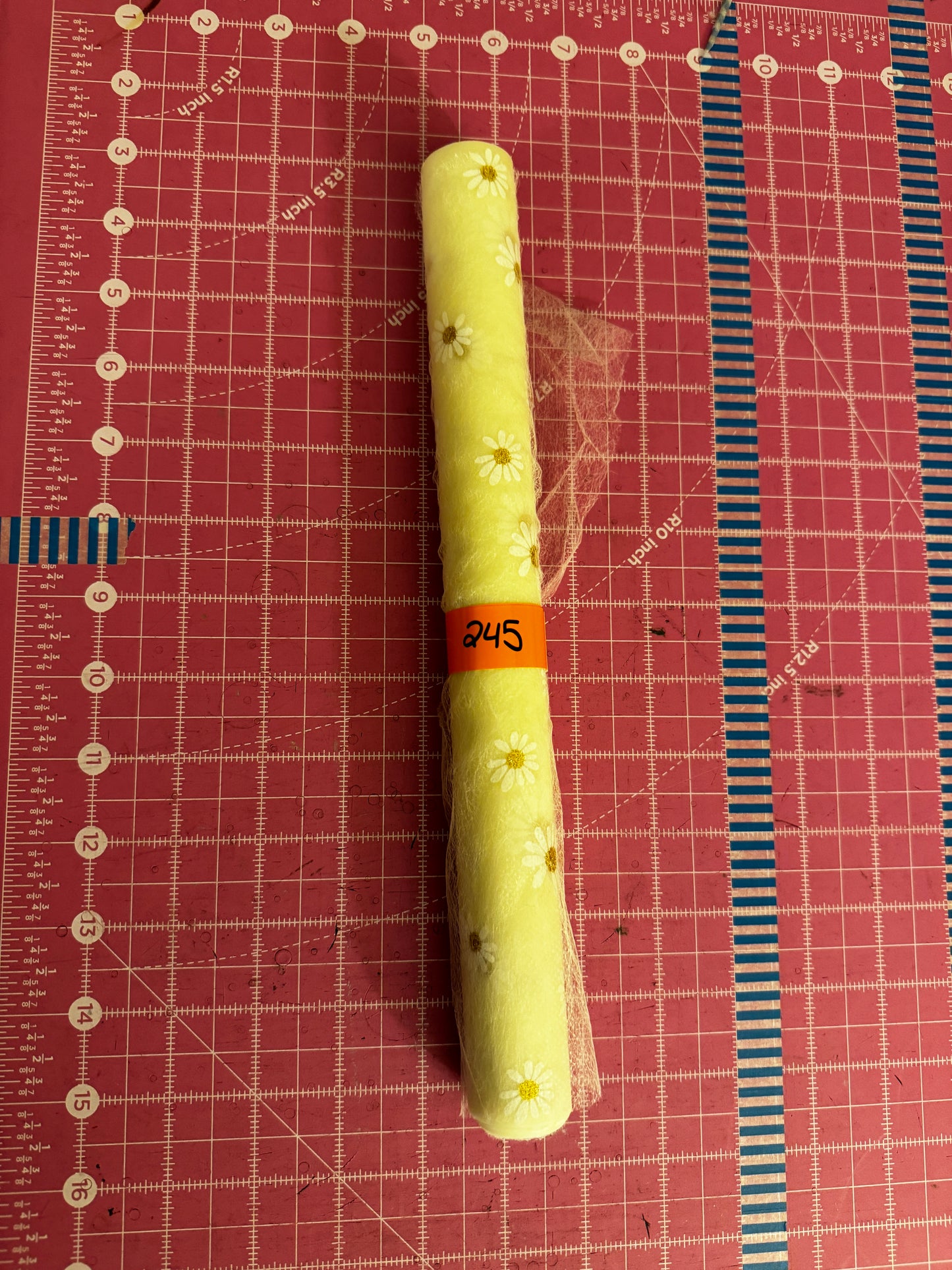 Yellow Daisy Jelly - (12")